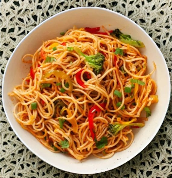 Veg Hakka noodles