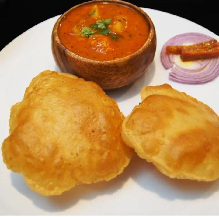 Aalu tamatar ki sabji  Puri